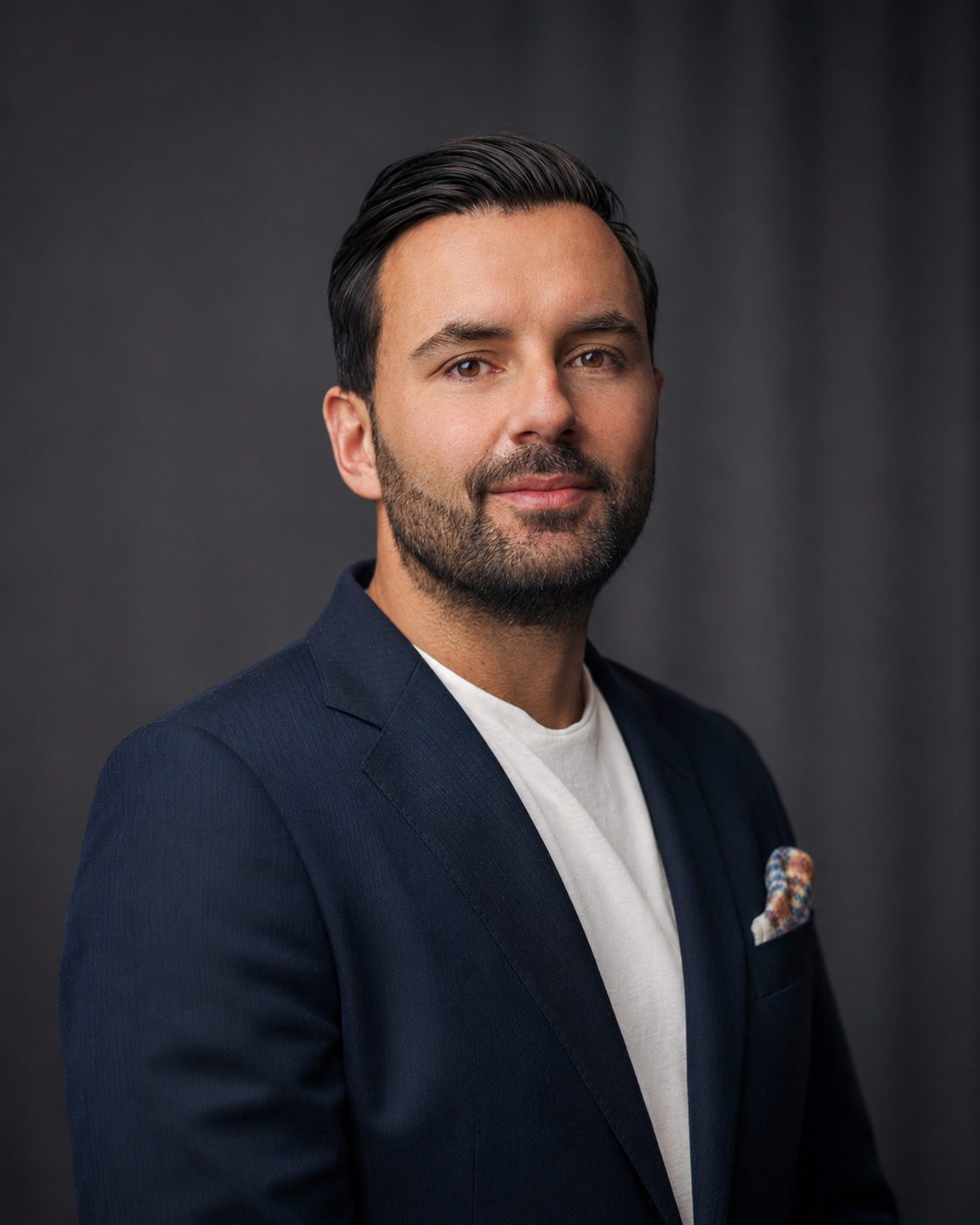 Alija Bucuk, kommunikatör